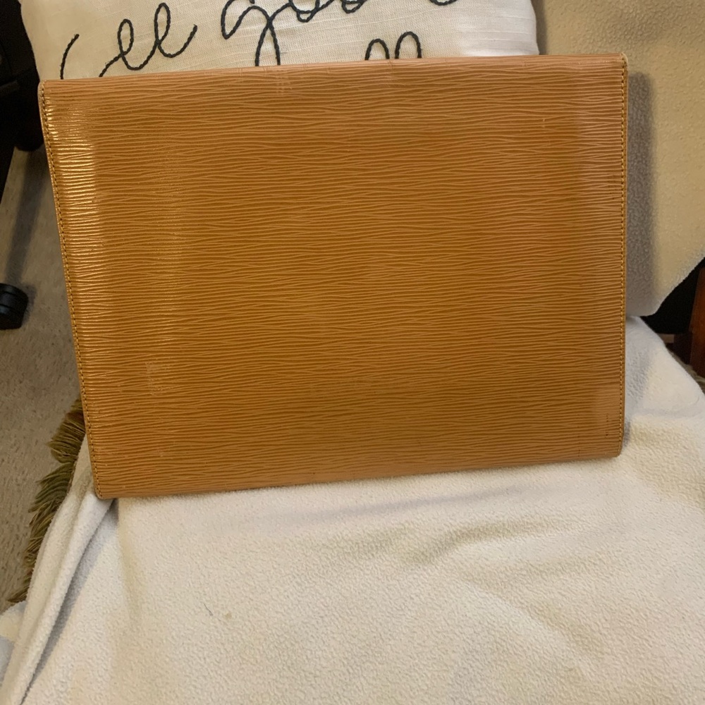 Louis Vuitton Epi Lena 32 Beige Clutch - Picture 4 of 16